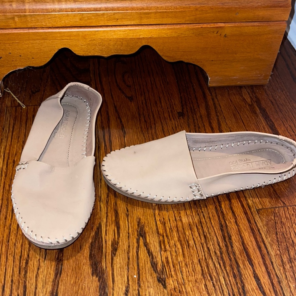 Nude flat